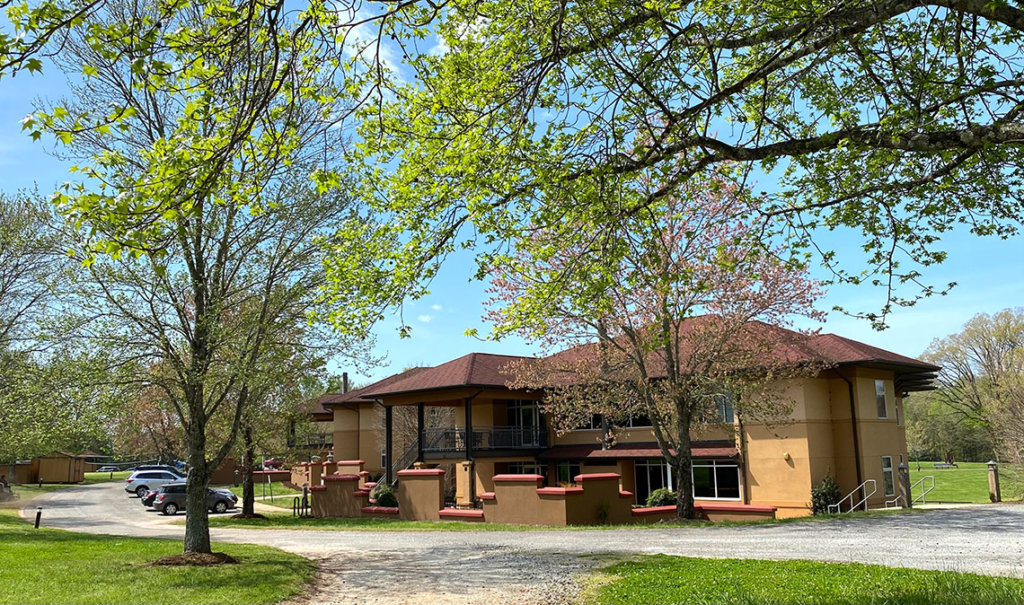 farm lodges in spring